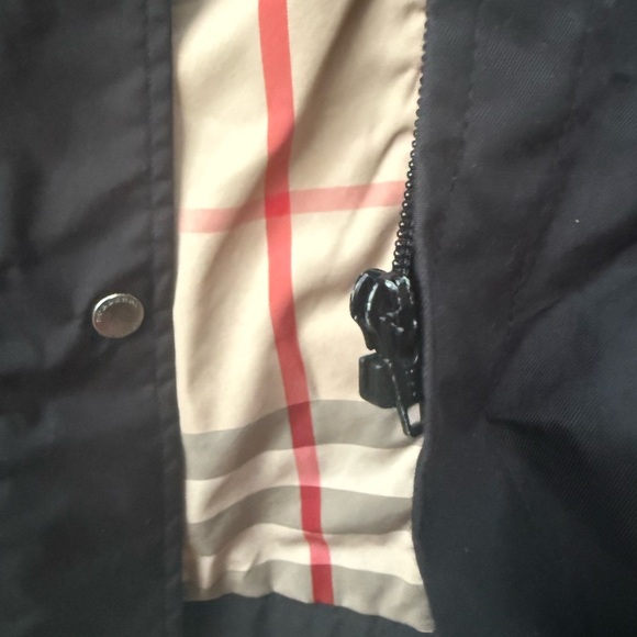 Burberry Brit Bowpark Raincoat in black - Picture 10 of 16